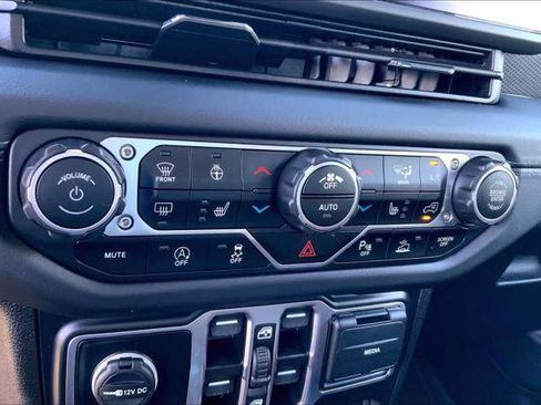 Certified 2025 Jeep Wrangler Unlimited Rubicon image 29