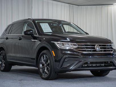 Used 2022 Volkswagen Tiguan SE w/ Panoramic Sunroof Package