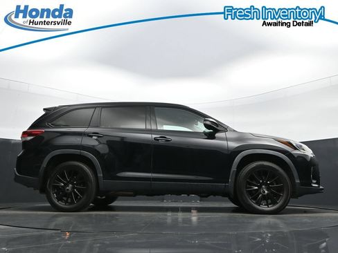 Used 2019 Toyota Highlander SE w/ Nightshade Edition AWD/4WD image 42