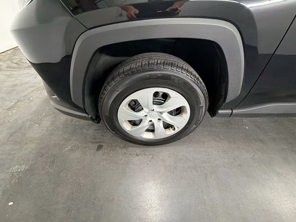 Used 2021 Toyota RAV4 LE FWD image 29