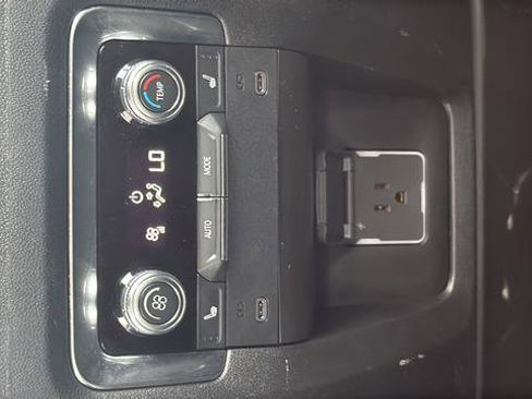 Used 2025 GMC Yukon XL Denali AWD/4WD image 16
