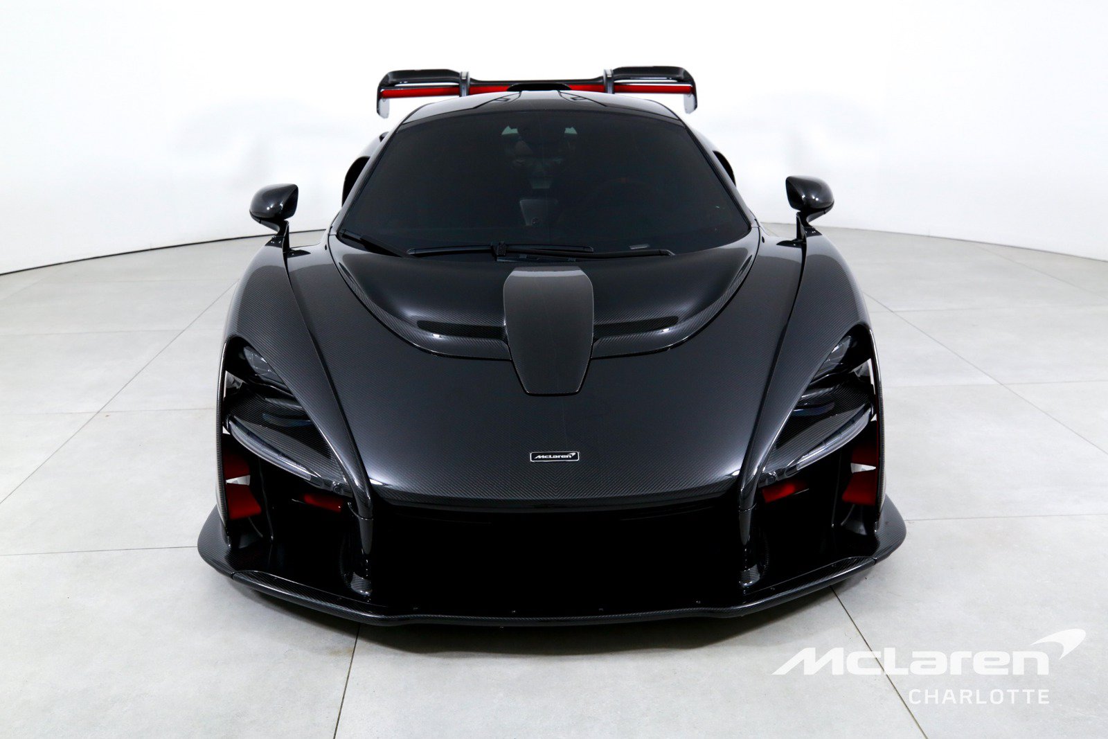 Used 2019 McLaren Senna RWD image 4