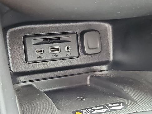 Used 2019 Chevrolet Equinox Premier FWD image 23