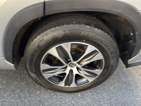 Used 2021 Toyota Highlander XLE image 34