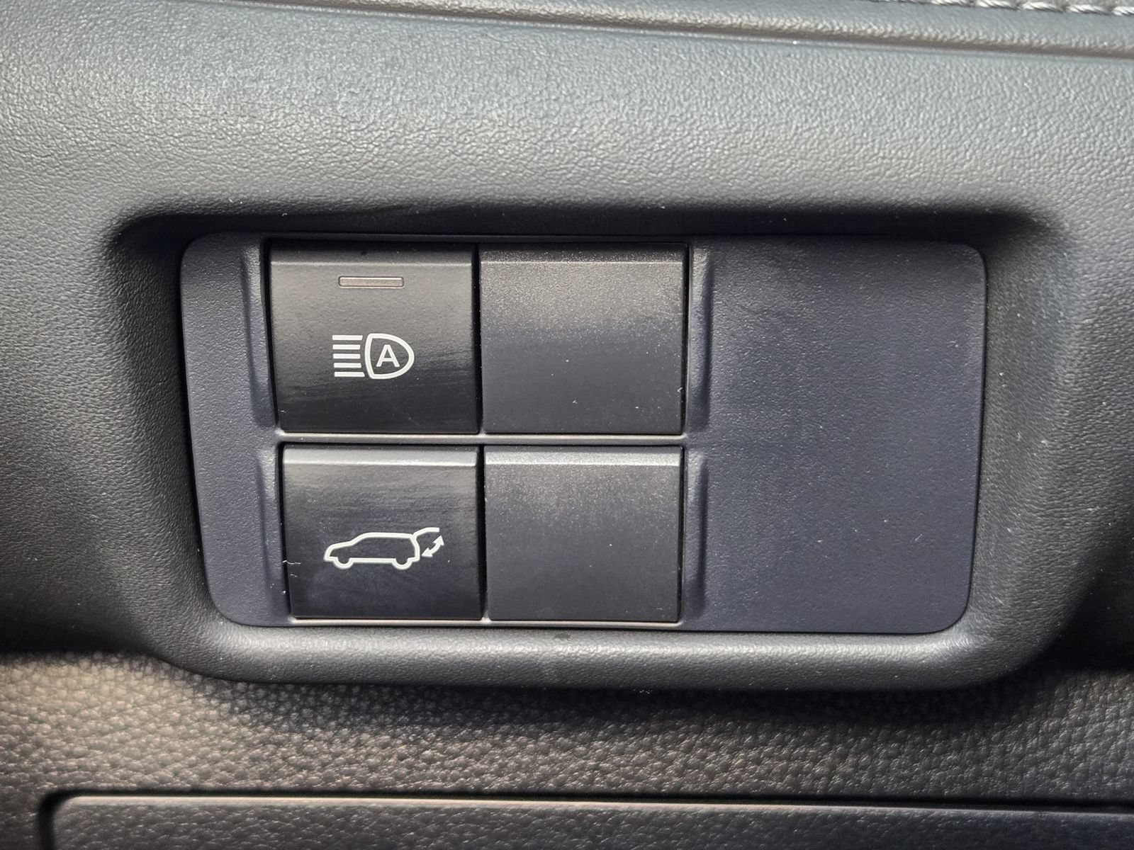 Used 2021 Toyota Highlander LE FWD image 20