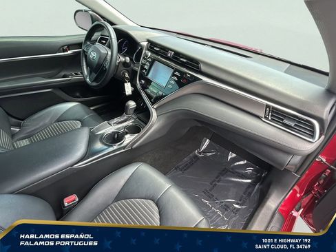 Used 2018 Toyota Camry SE FWD image 33