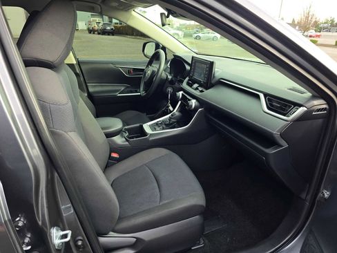 Used 2022 Toyota RAV4 LE image 11