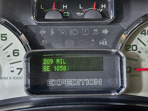 Used 2013 Ford Expedition XLT RWD image 18