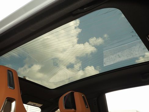 Used 2025 BMW 740i image 16