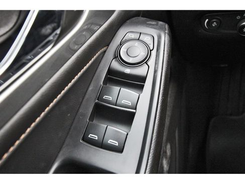 Used 2021 Chevrolet Traverse LS FWD image 24