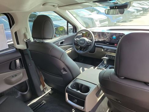 New 2026 Kia Carnival EX FWD image 13