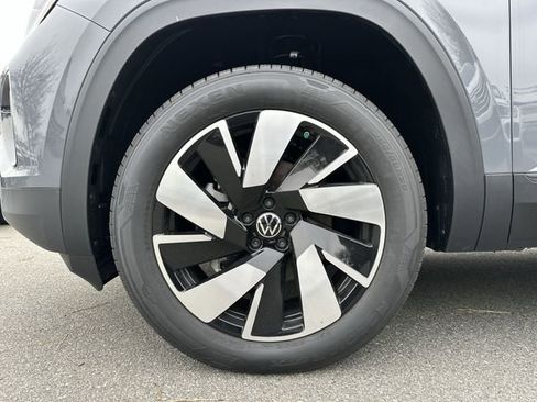 New 2026 Volkswagen Atlas Cross Sport SE image 11