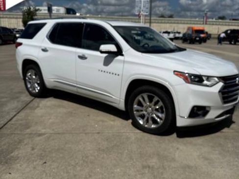 Used 2018 Chevrolet Traverse High Country w/ LPO, Cargo Package AWD/4WD image 3