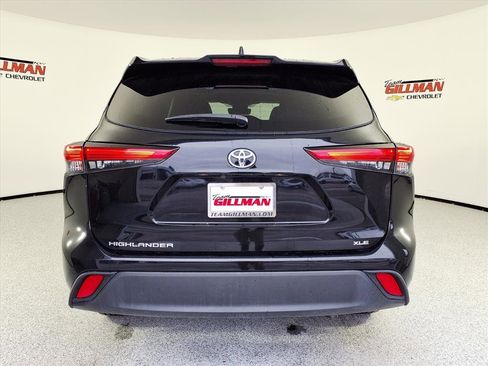 Used 2022 Toyota Highlander XLE image 6