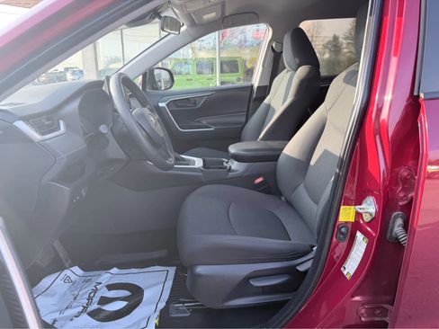 Used 2019 Toyota RAV4 LE image 19
