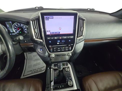 Used 2020 Toyota Land Cruiser Base image 11
