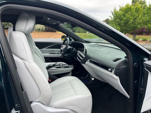 Used 2025 Cadillac Lyriq Luxury RWD image 40