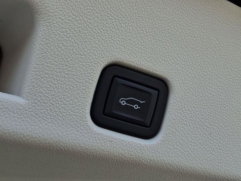 Used 2024 GMC Acadia Denali image 49