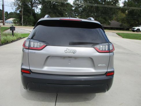 Used 2021 Jeep Cherokee Latitude FWD image 9