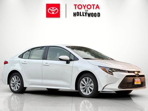 New 2026 Toyota Corolla LE image 2