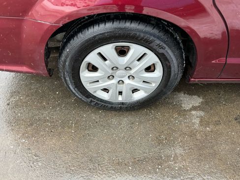 Used 2018 Dodge Grand Caravan SE w/ UConnect Hands-Free Group image 45