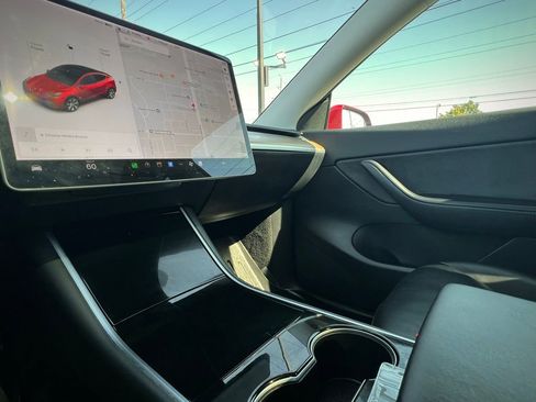 Used 2021 Tesla Model Y Long Range image 36