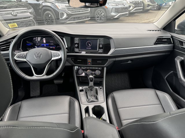 Used 2023 Volkswagen Jetta SE w/ Panoramic Sunroof Package FWD image 12