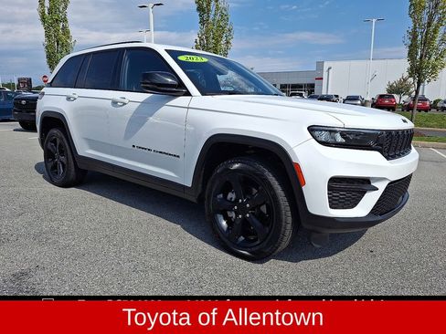 Used 2023 Jeep Grand Cherokee Altitude AWD/4WD image 1