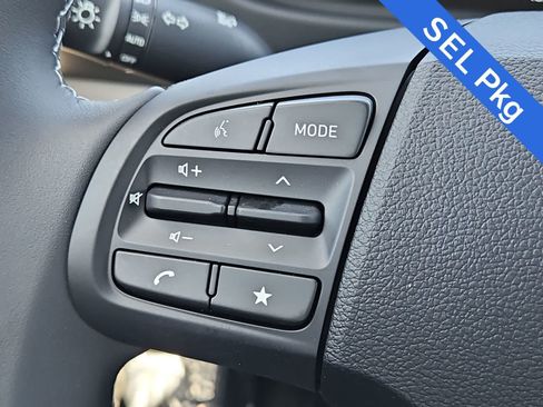 Used 2025 Hyundai Venue SEL FWD image 29