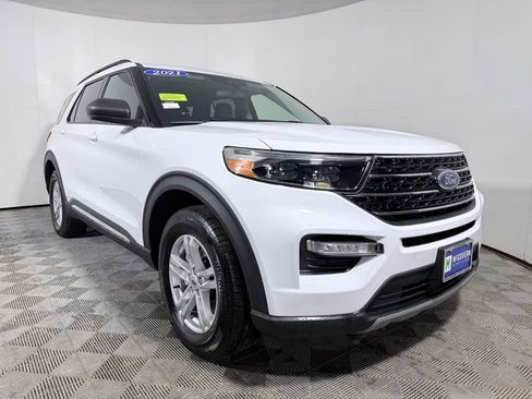Used 2021 Ford Explorer XLT w/ Equipment Group 202A AWD/4WD image 9