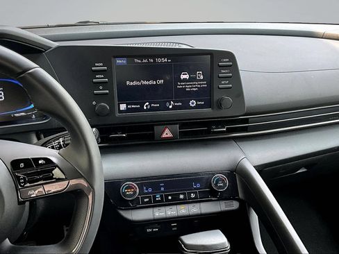 Used 2025 Hyundai Elantra Sport FWD image 9