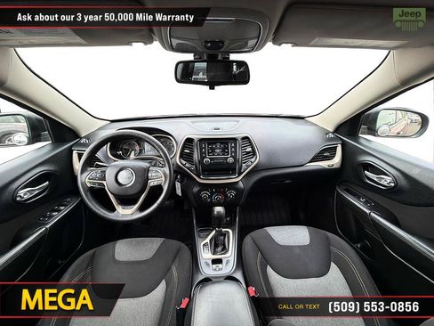 Used 2016 Jeep Cherokee Sport FWD image 25