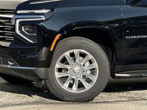 New 2026 Chevrolet Suburban Premier image 8