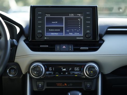 Used 2022 Toyota RAV4 XLE Premium image 26