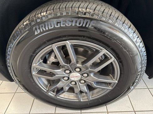 Used 2025 GMC Acadia Elevation image 12