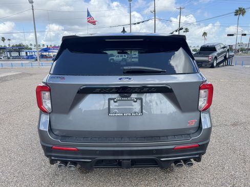 Used 2022 Ford Explorer ST w/ Equipment Group 401A RWD image 3