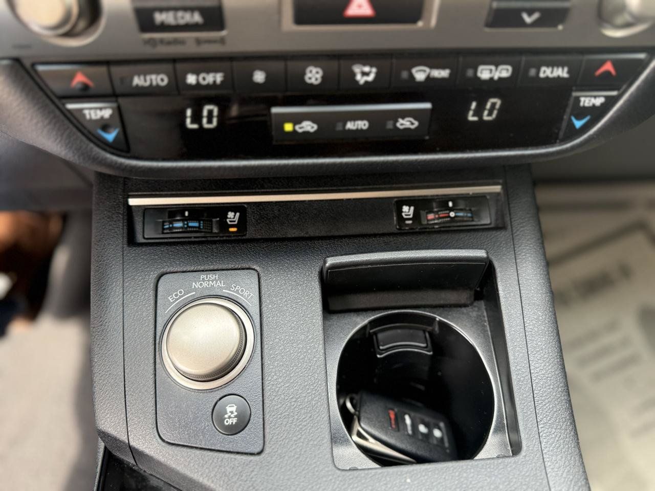 Used 2014 Lexus ES 350 w/ Premium Package FWD image 23