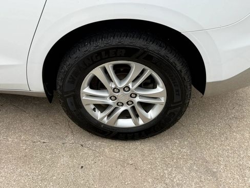 Used 2021 Buick Enclave Essence w/ Sound and Sites Package AWD/4WD image 43