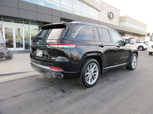 Used 2023 Jeep Grand Cherokee Summit w/ Luxury Tech Group V image 10