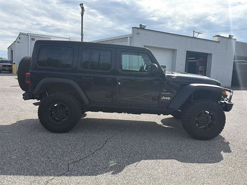 Used 2019 Jeep Wrangler Unlimited Sahara AWD/4WD image 7