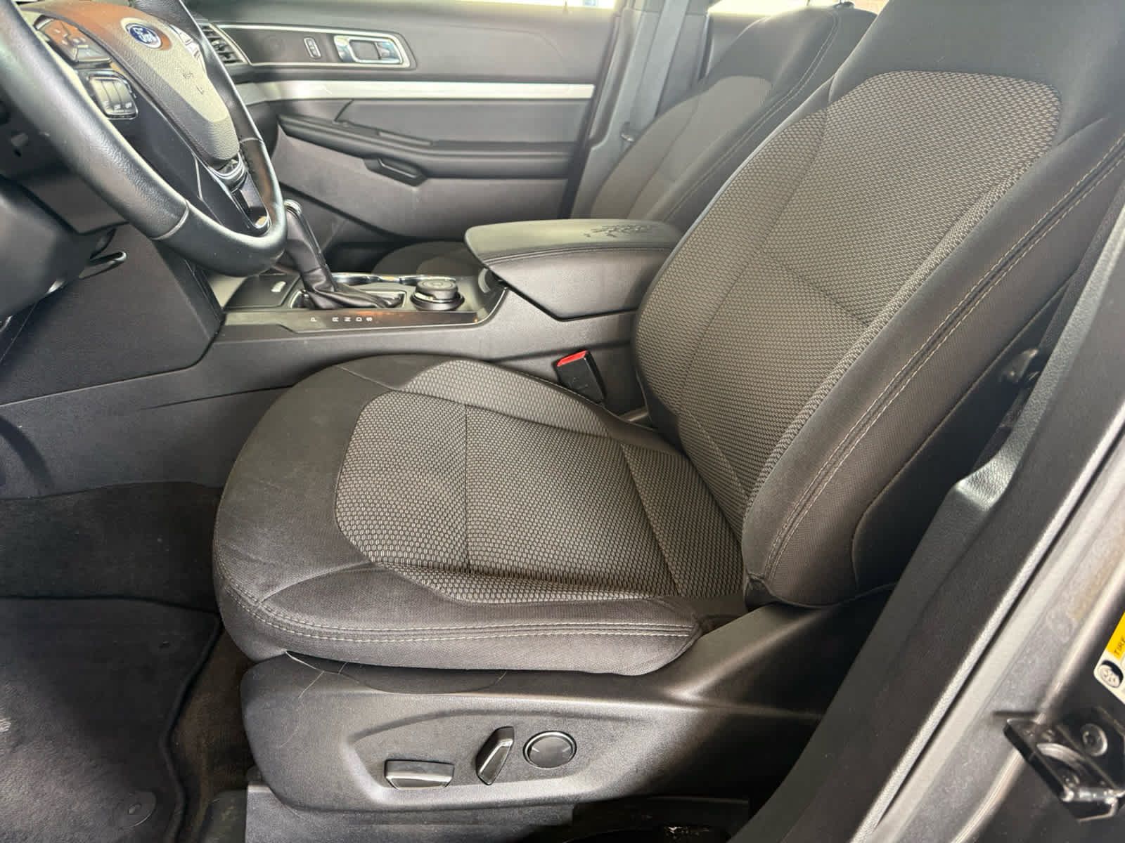 Used 2017 Ford Explorer XLT AWD/4WD image 4