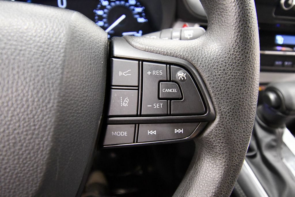 Used 2025 Toyota Sienna LE FWD image 21