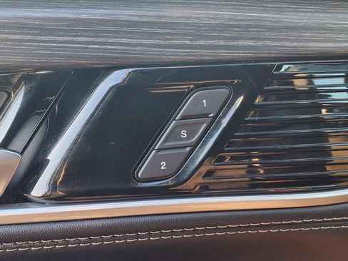 Used 2023 Jeep Wagoneer L Series II image 8