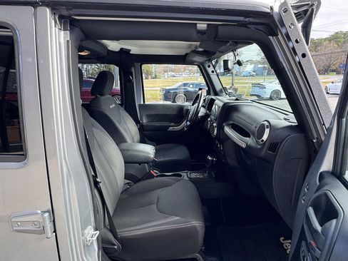 Used 2016 Jeep Wrangler Unlimited Sahara image 18