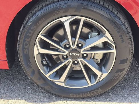 Used 2023 Kia Forte LXS w/ LXS Technology Package FWD image 9