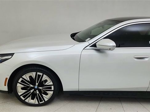 Used 2025 BMW 540i xDrive image 4