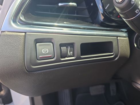 Used 2021 Cadillac XT6 Premium Luxury FWD image 27