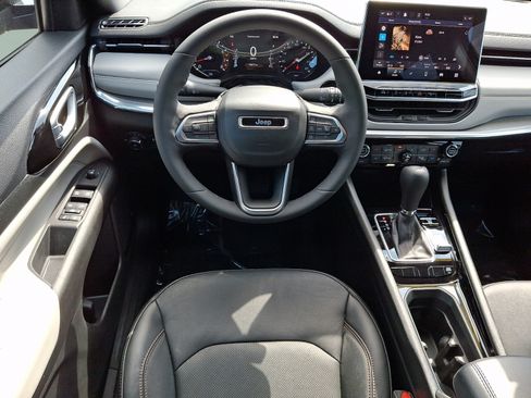 Certified 2023 Jeep Compass Limited AWD/4WD image 9