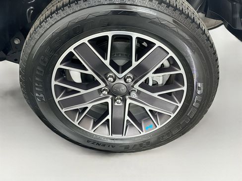 Used 2023 Jeep Wrangler Unlimited Sahara image 11