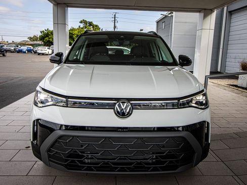 New 2026 Volkswagen Taos SE image 8